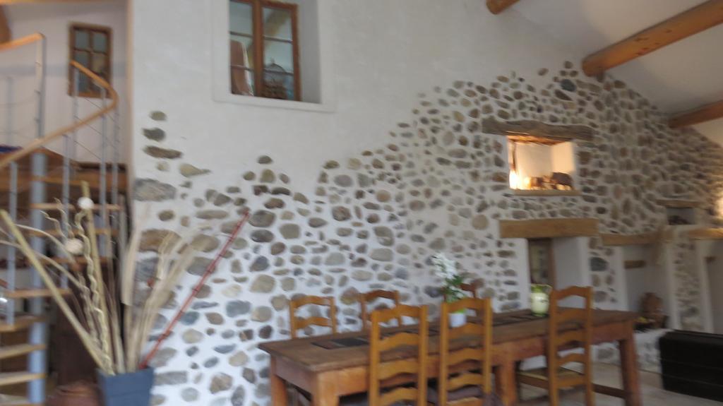 Les Gites D'Eliane Laragne Habitación foto