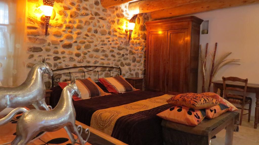 Les Gites D'Eliane Laragne Habitación foto